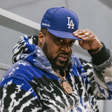 Smoke DZA co-curated with Versus